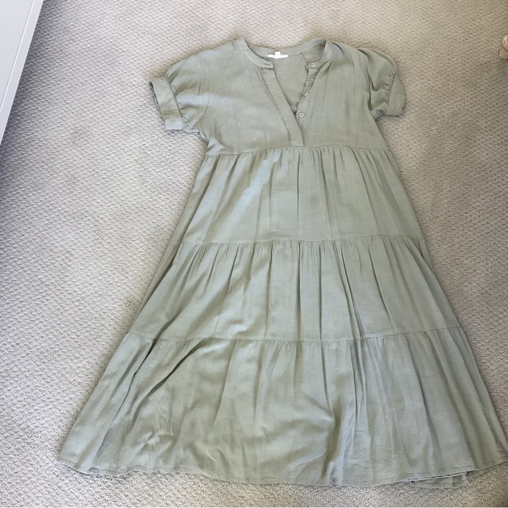 Women’s Sage Green Tiered Casual Dress with Buttoned V-Neck